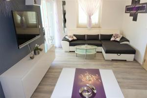 Posezení v ubytování New and modern apartment Karavona Bol