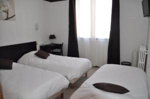 Postel nebo postele na pokoji v ubytování Hôtel Saint George