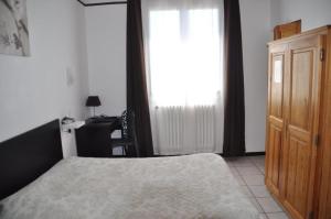 Postel nebo postele na pokoji v ubytování Hôtel Saint George