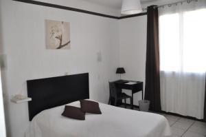 Postel nebo postele na pokoji v ubytování Hôtel Saint George