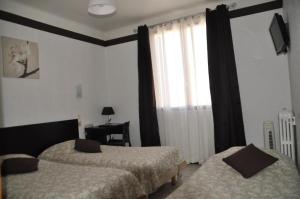 Postel nebo postele na pokoji v ubytování Hôtel Saint George