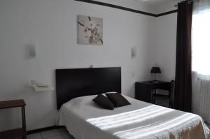 Postel nebo postele na pokoji v ubytování Hôtel Saint George