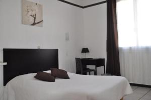 Postel nebo postele na pokoji v ubytování Hôtel Saint George
