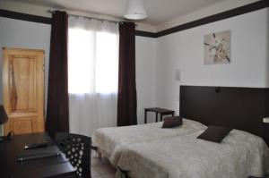 Postel nebo postele na pokoji v ubytování Hôtel Saint George