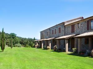 a large stone building with a large grass yard at Apartment Pomele-1 by Interhome in San Lorenzo Nuovo