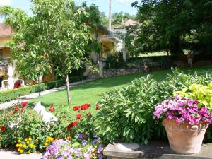 A garden outside Hársfa Szálló