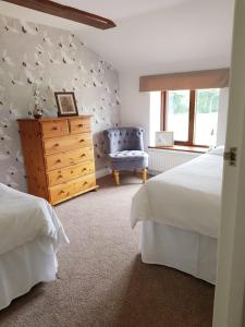 Ένα ή περισσότερα κρεβάτια σε δωμάτιο στο 2 Barge Cottage