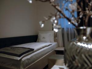 Postel nebo postele na pokoji v ubytování Hotel Royal