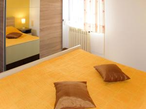 Posteľ alebo postele v izbe v ubytovaní Apartment Maslina by Interhome