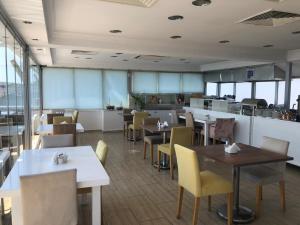 a restaurant with tables and chairs and a counter at Sinopark Hotel in Sinop