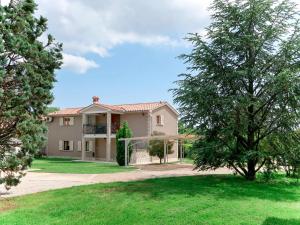 Vonkajšia záhrada v ubytovaní Holiday Home Verbanac by Interhome