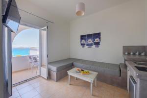 Kuchyň nebo kuchyňský kout v ubytování Aegean Paradiso Vacation Club - "Adults Only"