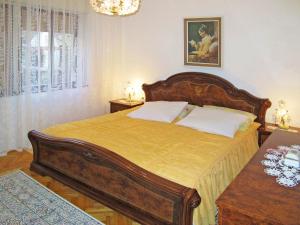 Łóżko lub łóżka w pokoju w obiekcie Apartment Roberta by Interhome