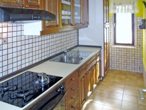 Kuchnia lub aneks kuchenny w obiekcie Apartment Roberta by Interhome
