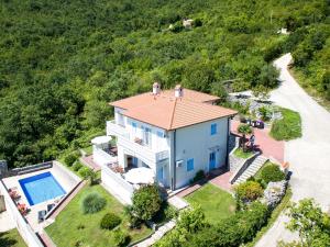Bazén v ubytování Holiday Home Albertina-2 by Interhome nebo v jeho okolí