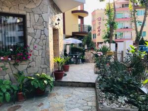a courtyard with potted plants and a building at Джорджия in Kiten