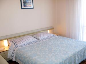 Posteľ alebo postele v izbe v ubytovaní Apartment Katić-2 by Interhome