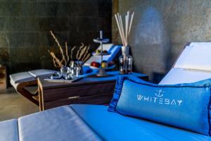 Кровать или кровати в номере White Bay