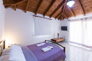 A bed or beds in a room at Vasso Apartments 3