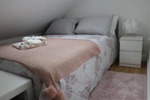 Cama o camas de una habitación en Cosy & Spacious 5 bedroom Luxurious Home