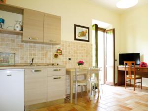 O bucătărie sau chicinetă la Apartment Casale Zuccari-1 by Interhome
