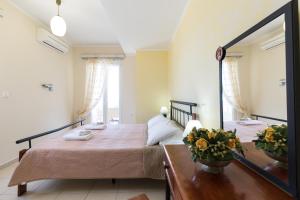 A bed or beds in a room at Vasso Apartments 3