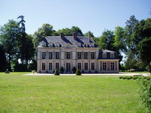 Foto de la galería de Château Folies - Escapade Nature Gîte 120m2 - 5 couchages en Marolles