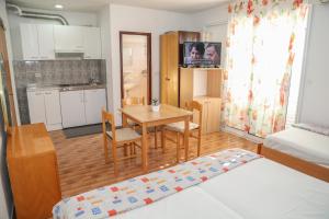 Kuchyňa alebo kuchynka v ubytovaní Apartments Butkovic