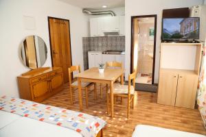 Kuchyňa alebo kuchynka v ubytovaní Apartments Butkovic