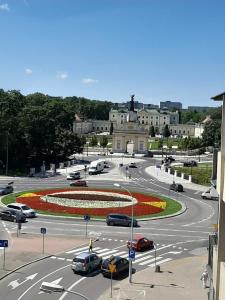 a roundabout in a city with cars on a road at Doba Rent POKOJE CENTRUM PAŁACOWA in Białystok