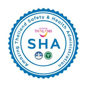 um rótulo para uma clínica de segurança e de saúde tailandesa e sha mortar em Nett Hotel em Lopburi