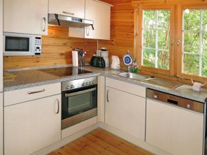 Kjøkken eller kjøkkenkrok på Holiday Home Maria - FJS114 by Interhome