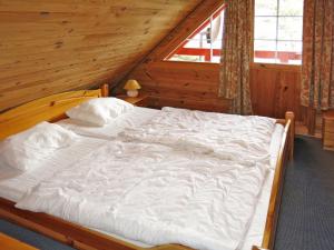 Een bed of bedden in een kamer bij Holiday Home August - FJS112 by Interhome