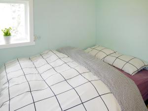Ένα ή περισσότερα κρεβάτια σε δωμάτιο στο Chalet Flatebygd - SOO355 by Interhome