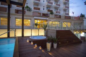 Bazén v ubytování Hotel Concord nebo v jeho okolí