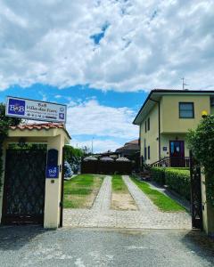 a building with a sign in front of a house at B&B Villa dei Fiori in SantʼEufemia Lamezia