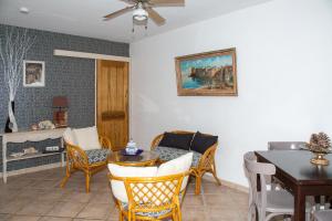 a living room with a table and chairs and a couch at Appartements A Merendella in Serriera