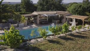 una villa con piscina e una casa di une petite maison entre vignes et mer a La Cadière-d'Azur