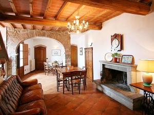 A seating area at Holiday Home Fienile by Interhome