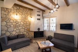 A television and/or entertainment centre at Stone Villa Hermione