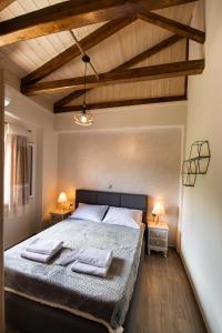 A bed or beds in a room at Stone Villa Hermione
