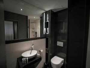 Koupelna v ubytování Hotel Royal