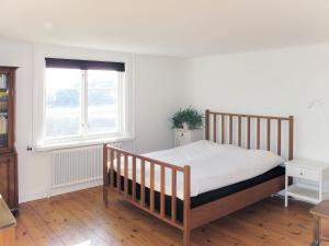 Säng eller sängar i ett rum på Chalet Ilandet - SDM530 by Interhome