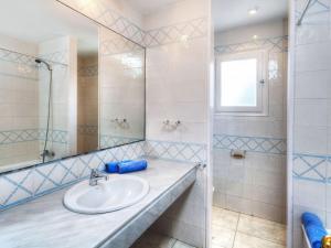 Kúpeľňa v ubytovaní Holiday Home La Reserva I by Interhome