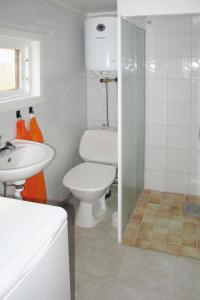 Ванная комната в Holiday Home Möcklö - B