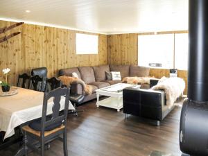 Gallery image of Chalet Doghouse - SOW048 by Interhome in Øyuvstad