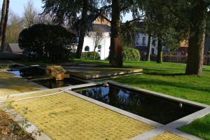 Jardin de l'établissement Gîte de la Conciergerie du Cheval Blanc