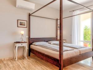 Apartment Lacona - Villa di Sogno by Interhome tesisinde bir odada yatak veya yataklar