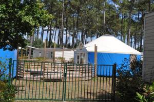 a gazebo with a white tent in a yard at Mobilhome Côte Landaise Les Dunes de Contis in Saint-Julien-en-Born