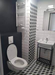 Vonios kambarys apgyvendinimo įstaigoje Apartament Atram Minimax